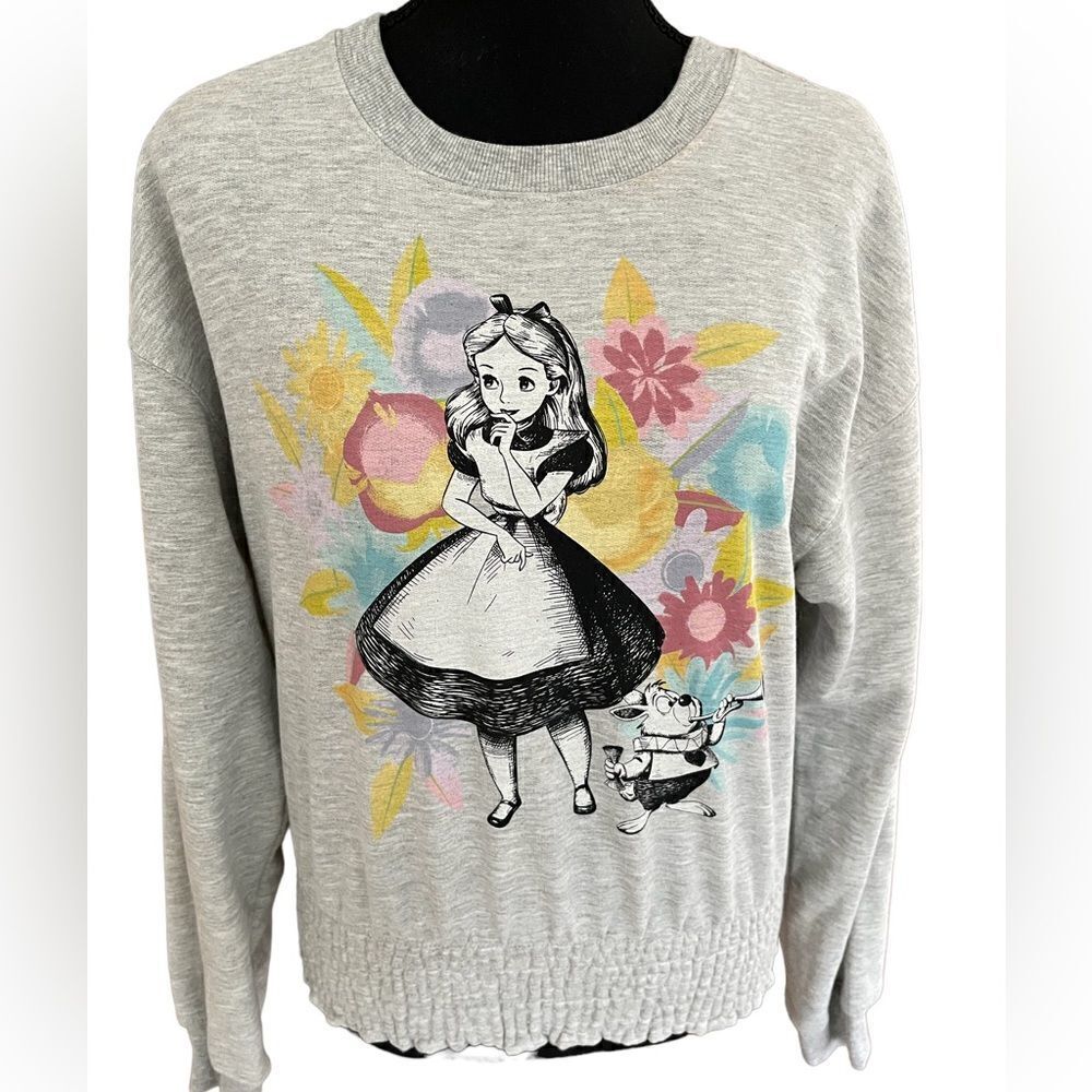 Disney Alice and Wonderland Graphic Sweatshirt size M